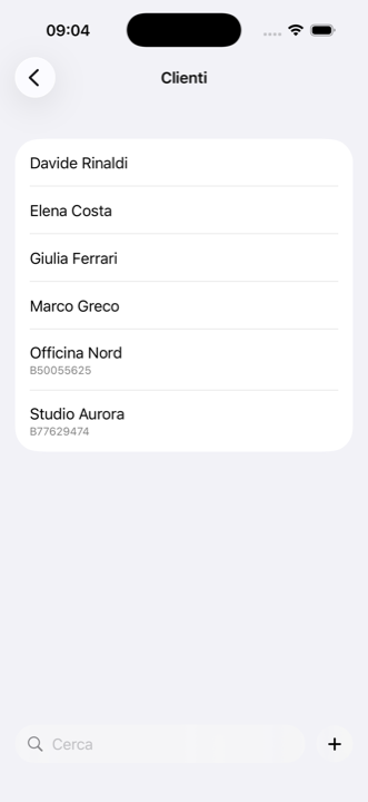 Elenco clienti in iMaker, con privati e aziende identificate dalla partita IVA